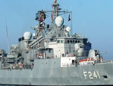 Φιάσκο για το τουρκικό Ναυτικό: Επεσε σε «ξέρα» η φρεγάτα TCG Turgutreis (F-241) και τέθηκε εκτός μάχης! (βίντεο)